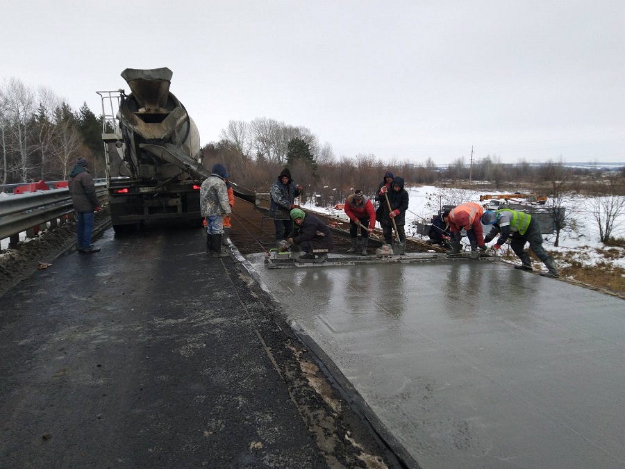 Закінчено бетонування Новоайдарського мосту